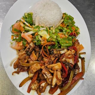 SALTEADO DE POLLO / CARNE/ MIXTA
