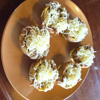 TOSTONES RELLENOS DE CARNE Y QUESO