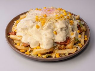 Salchipapa de la casa