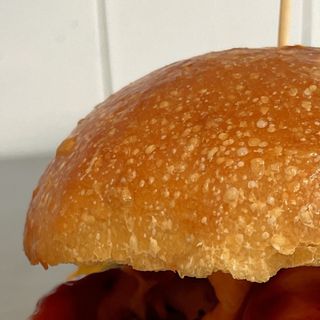 Sándwich Cheeseburger (2Pianos) Pan Artesanal