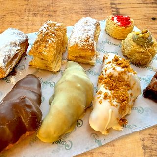 Caja Pastelería Variada 15 Unidades