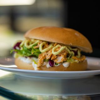 Bocadillo + Bebida + Tarta