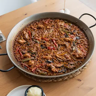 Paella De Pollo Y Verduras (Para 2 Personas)