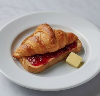 Croissant Mantequilla Y Mermelada