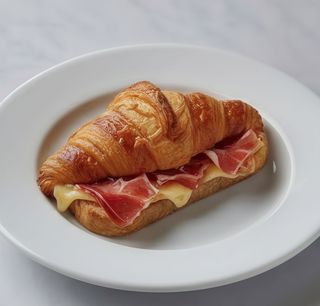 Croissant Mantequilla Y Serrano