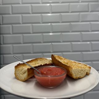 Tostada Pan De Barra Con Aceite Y Tomate