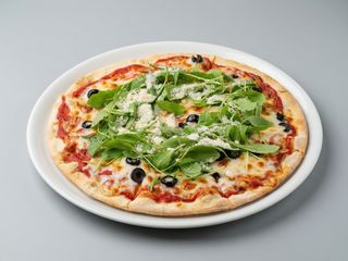 Pizza De Rúcula Y Grana Padano (30x30 Cm.)