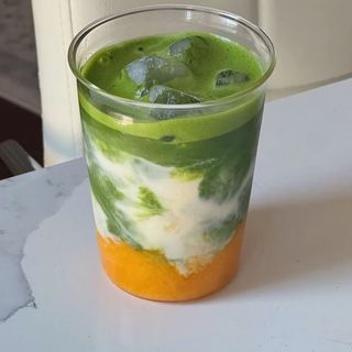 Matcha latte topping mango