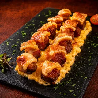 Torreznos de Soria con patata revolcona