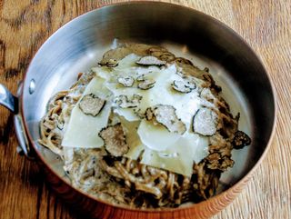 FAMOSA PASTA AL TARTUFO (v.)