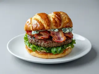 Burger with blue cheese and bacon
