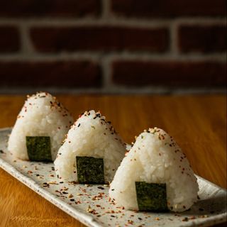 Onigiri De Salmón (2 Pzs.)