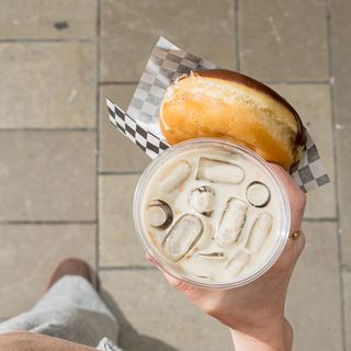 Pack Café con Iced Latte + Donut Chocolate con Leche