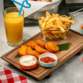 Menú infantil nuggets