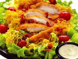 Ensalada, pollo empanado