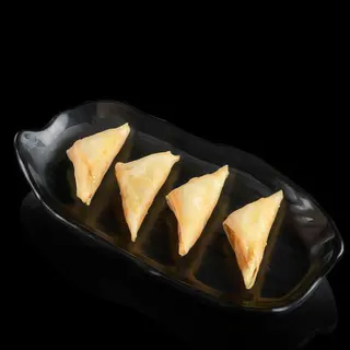 Empanadilla al curry (4 uds.)油炸咖喱饺