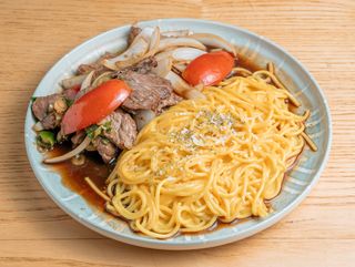 Espagueti a la huancaina con ternera salteada