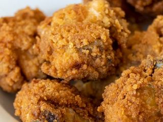 Mostrito pollo broaster pierna