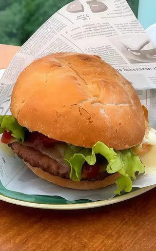 Hamburguesa Típica