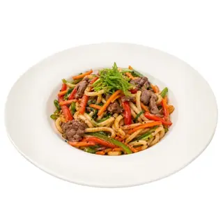 Yaki udon con ternera