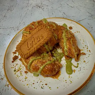 Croissant relleno de pistacho y Lotus