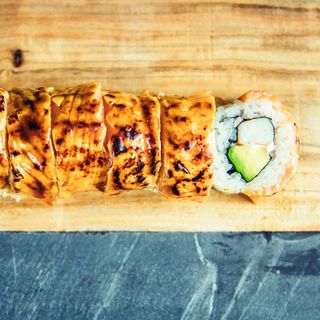 Uramaki Salmó Flamejat 4Ud.