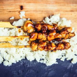 Broquetes pollastre Yakitori