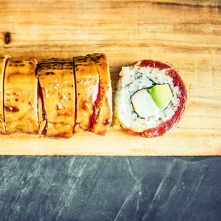 Uramaki Tonyina Flamejada 4Ud