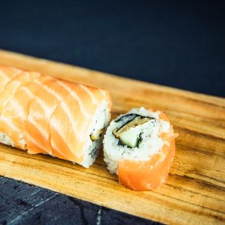 Uramaki Salmó Marinat 4Ud.