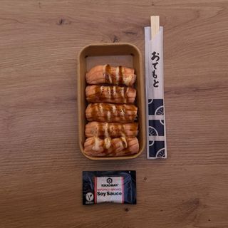 Nigiri de salmón flambeado