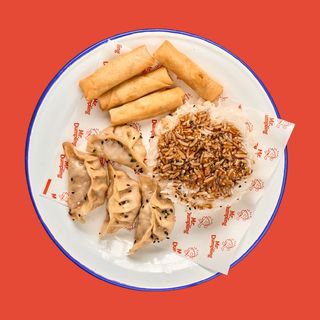 Arroz con Cerdo Char Siu Cantonés y Rollitos