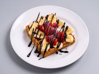 Gofre con plátano y fresa