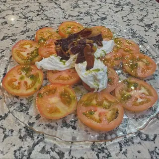 Ensalada de queso burrata de puglia