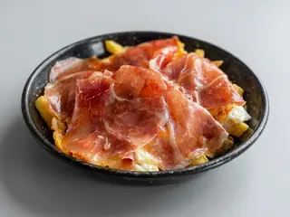 Huevos rotos con jamón Ibérico