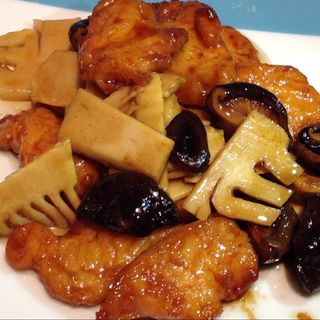 34.Pescados Con Bambu Y Setas Chinas