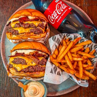 Burger2 French fries1 kola bottle