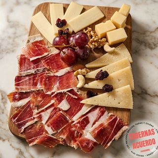 Tabla de Jamón Ibérico de Bellota y Selección de Quesos Finos