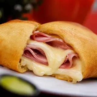 Empanada de jamón y queso