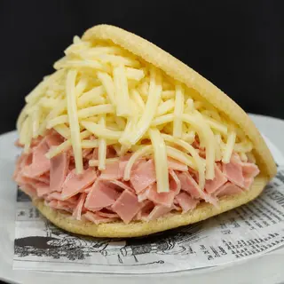 Arepa jamón y queso