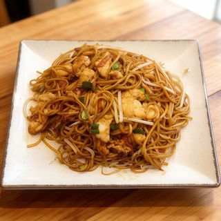 Tallarines con pollo