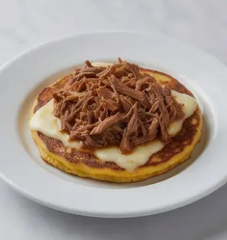 Cachapas Grande Con Queso Y Carne Deshilachada