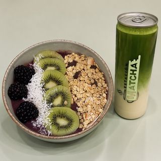 Matcha latte 355 ml + açaí