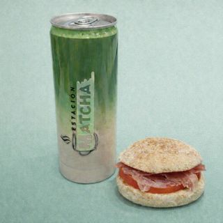 Combo Matcha Latte 355 ml + chapata Jamón