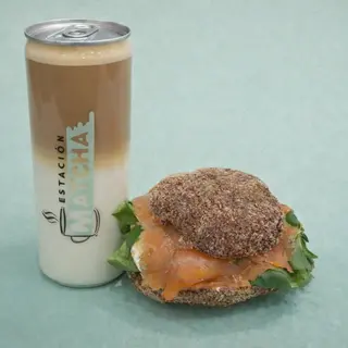 Café latte 355ml + bocadillo de salmón