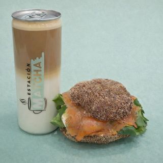 Café latte 355ml + bocadillo de salmón