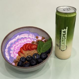 Matcha latte 355 ml + bowl pink power