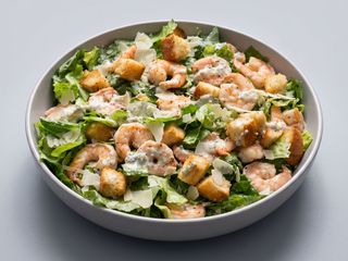 Ensalada César con camarones