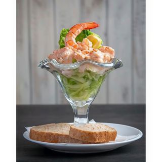 Cóctel de Gambas con Salsa Rosa y Limon / Classic Prawn Cocktail With Marie Rose Sauce & Lemon