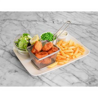 Croquetas de Gambas Guisantes, Patatas Fritas y Salsa Tártara / Breaded Scampi With Salad, Garden Peas & Tartar Sauce