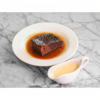 Pudin de Caramelo Pegajoso con Natillas / Sticky Toffee Pudding With Custard